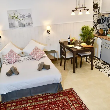 Services Apartment *