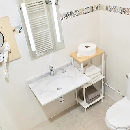Services Apartment *